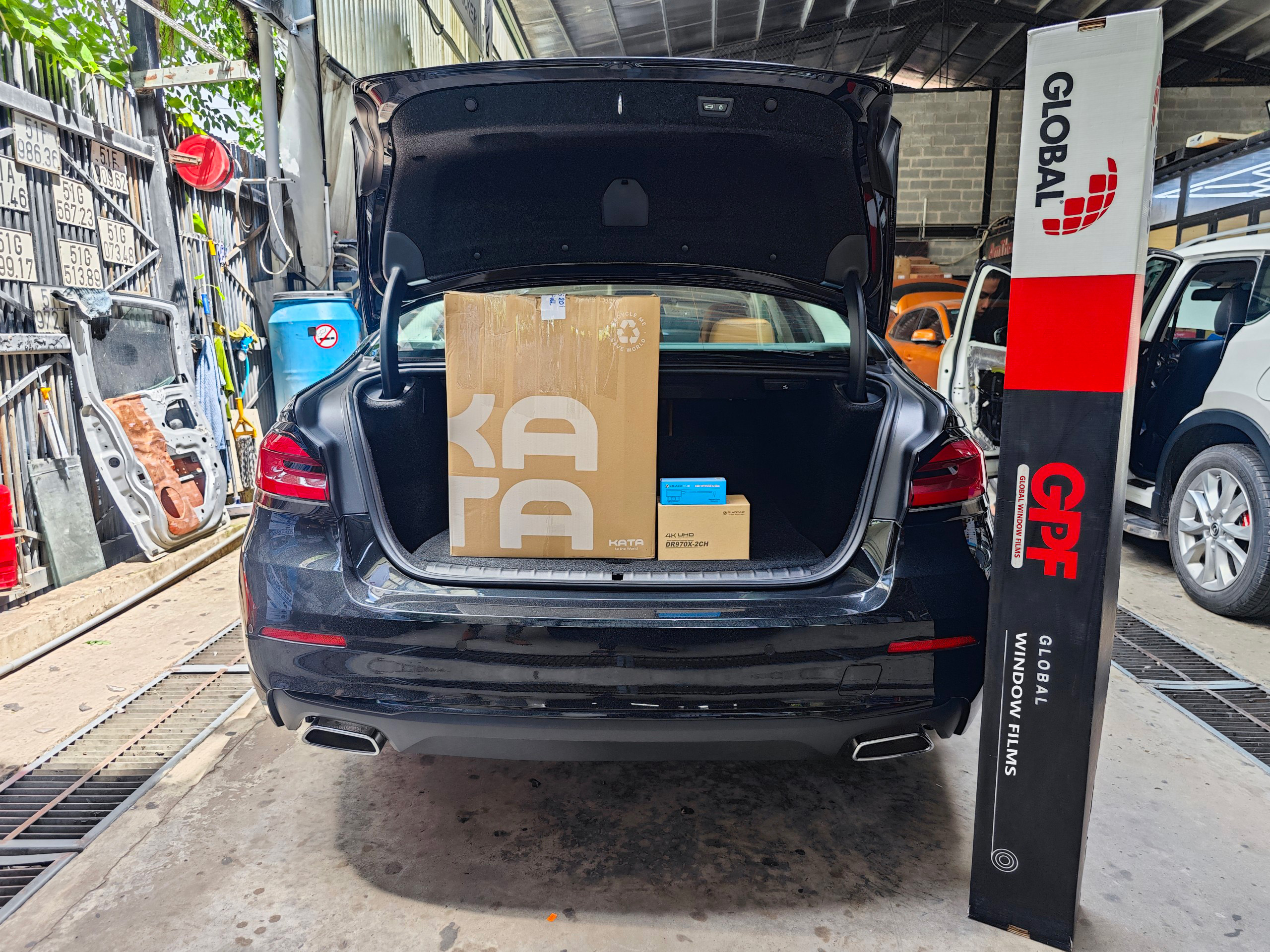 BMW 520i Thi Công Phim Cách Nhiệt Global, Camera Hành Trình Blackvue & Thảm Sàn Kata