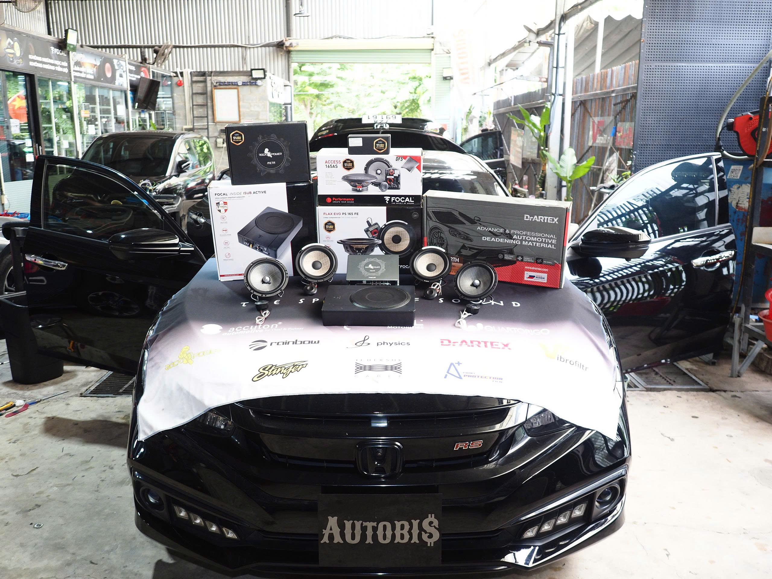 Honda Civic Với Nâng Cấp Âm Thanh Từ Thương Hiệu Focal & Rockpower | AUTOBIS