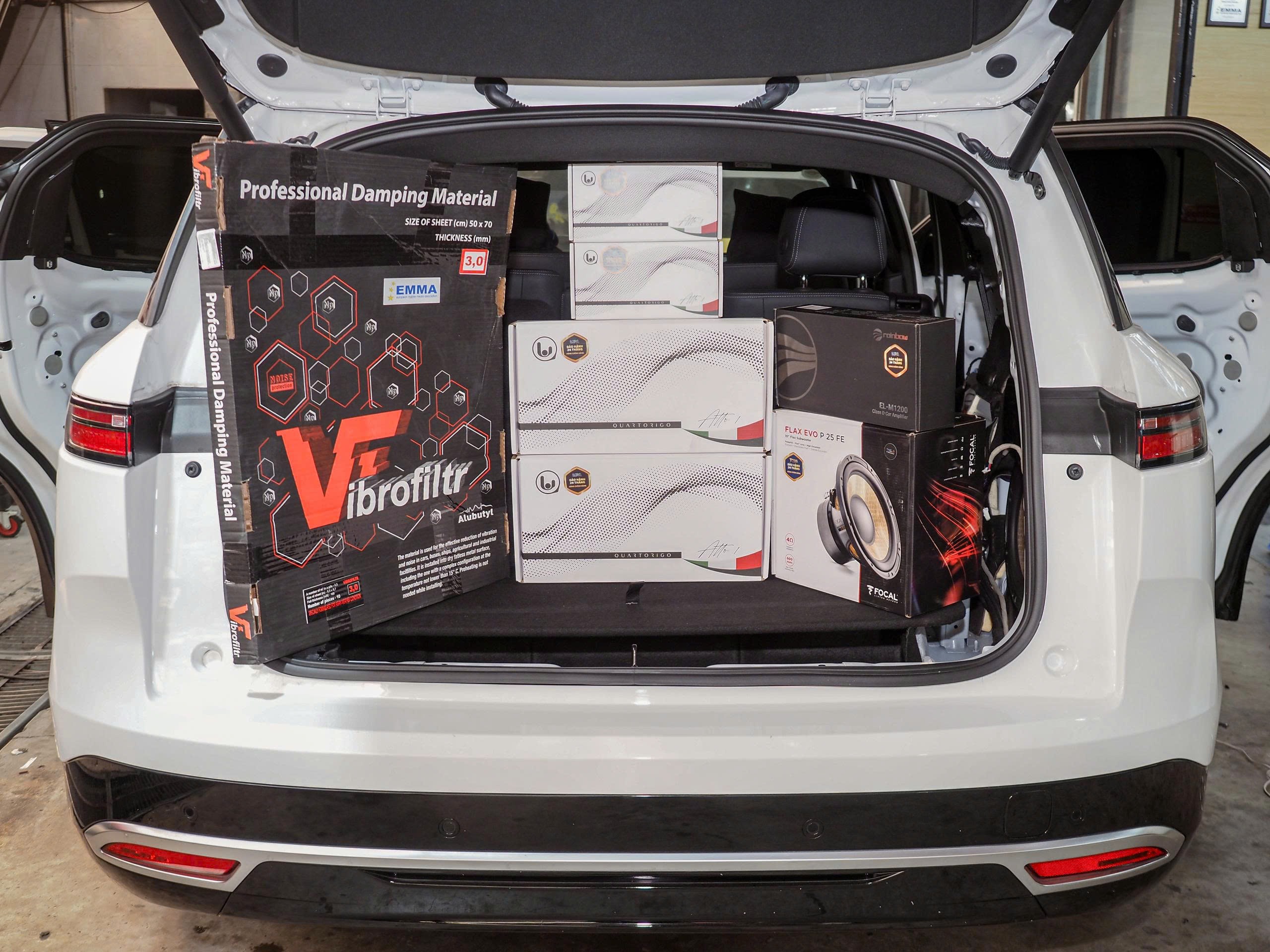 NÂNG CẤP HỆ THÔNG ÂM THANH NGUYÊN BẢN TRÊN VINFAST VF9 VỚI THƯƠNG HIỆU QUARTORIGO | AUTOBIS