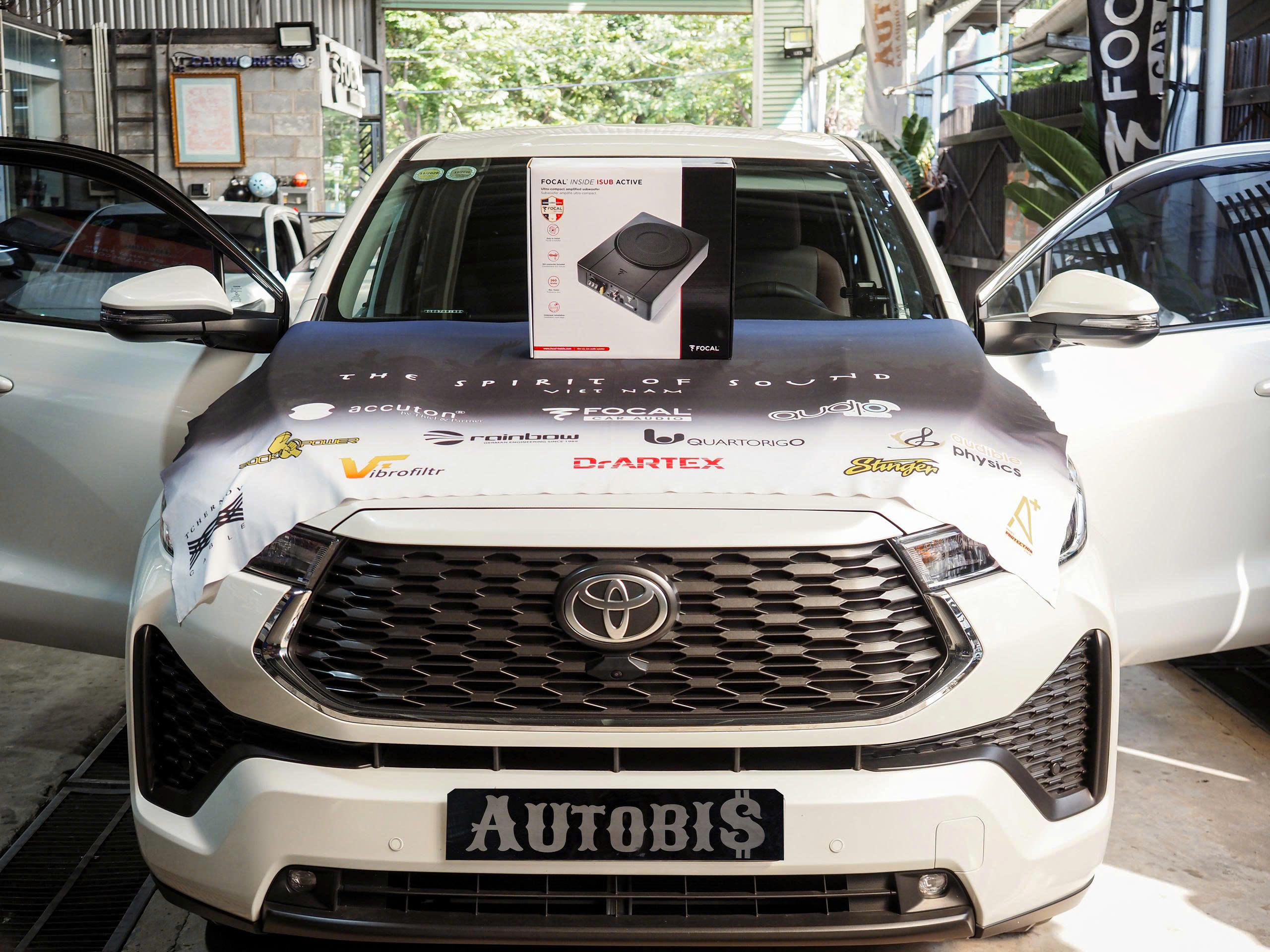 Nâng Cấp Sub Điện Gầm Ghế Cho Toyota Innova | AUTOBIS