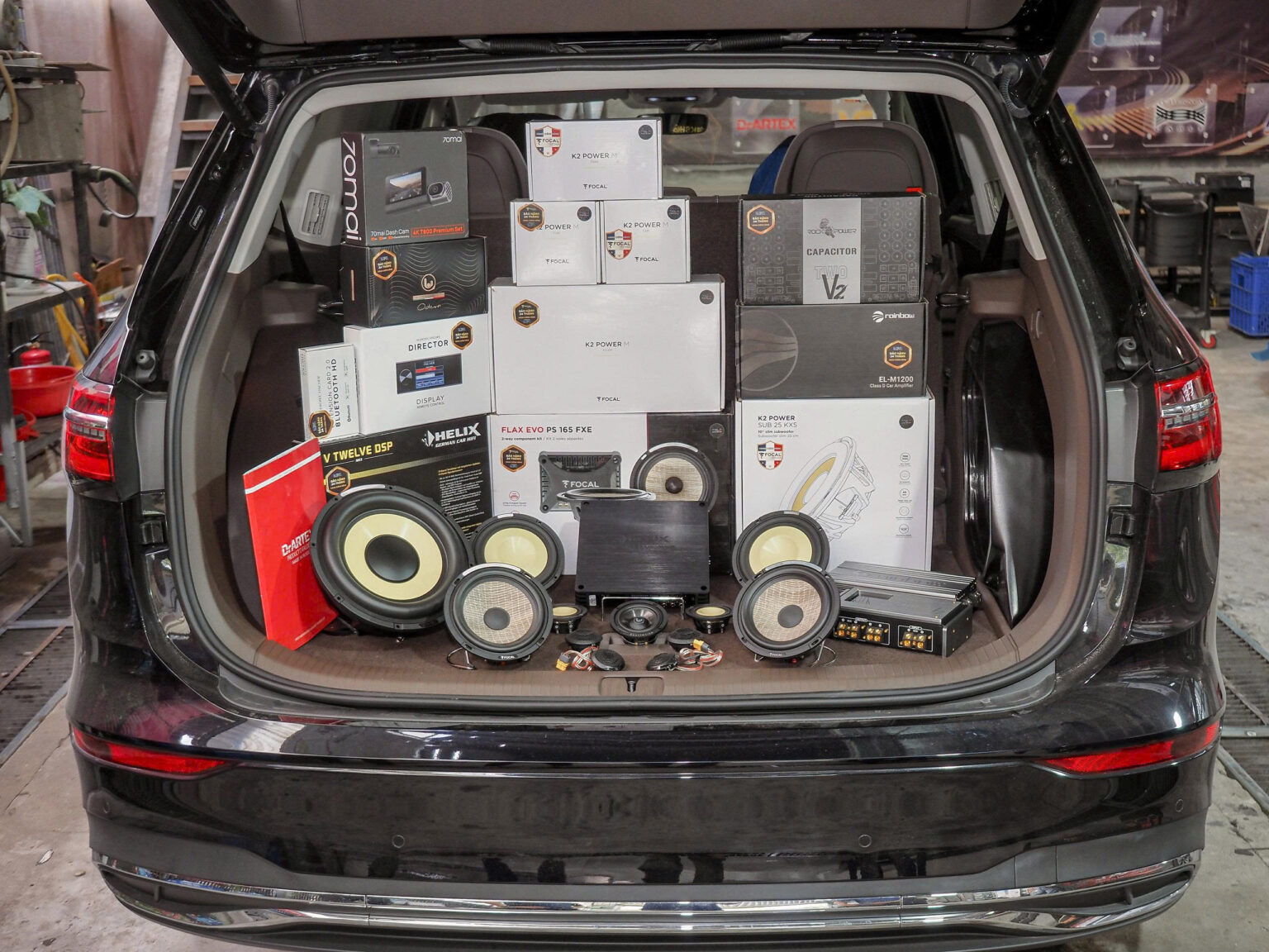 Trải Nghiệm Âm Nhạc Trên Volkswagen Viloran Với Hệ Thống Loa Nâng Cấp | AUTOBIS